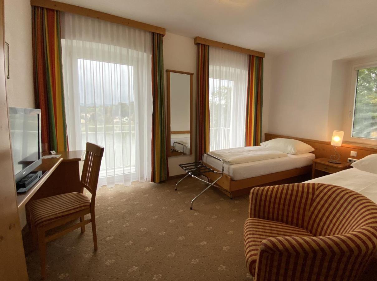 Hotel-Restaurant Faustschloessl Feldkirchen an der Donau Екстер'єр фото